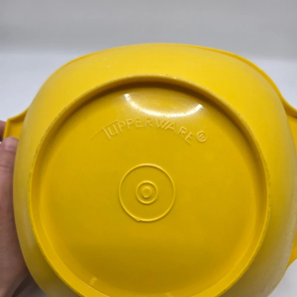 Tupperware Servalier Serving Bowl Yellow Sunburst Lid Vintage 70s MCM